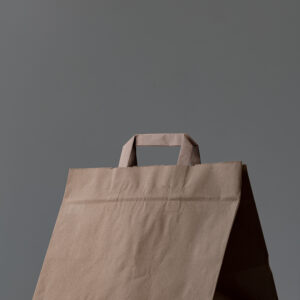 Recycling-Papiertragetasche Braun 22x12x28 cm - 70 GSM, Flacher Griff, Ohne Druck