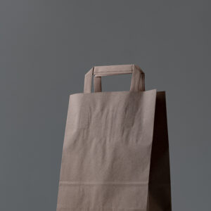 Recycling-Papiertragetasche Braun 26x14x30 cm - 70 GSM, Flacher Griff, Ohne Druck
